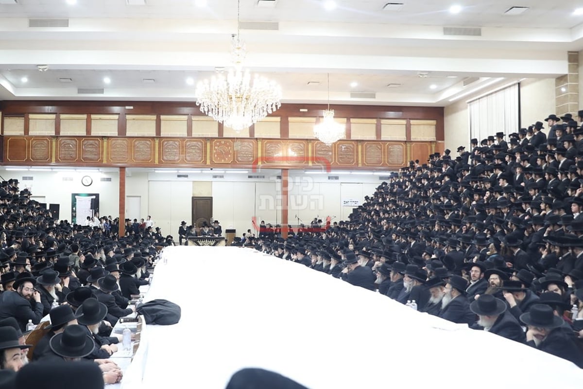 האדמו"ר מסאטמר בהדלקת נרות חנוכה בווילאמסבורג