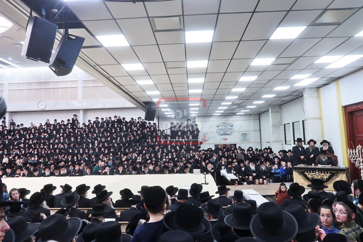 האדמו"ר מסאטמר בהדלקת נרות חנוכה