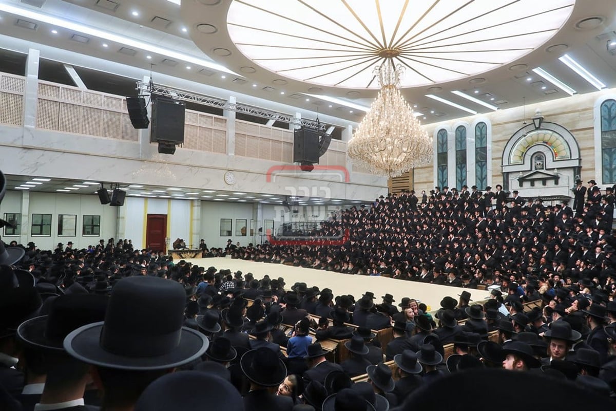 האדמו"ר מסאטמר בהדלקת נרות חנוכה