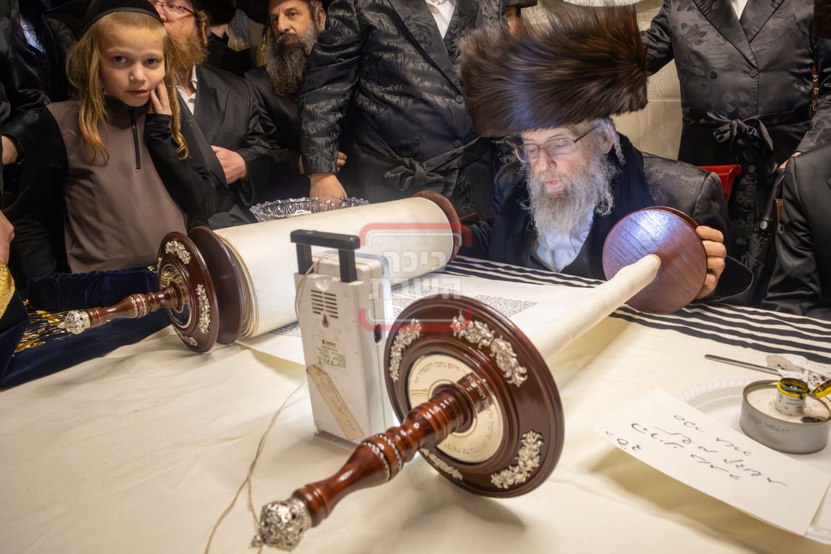 הכנסת ספר תורה לביהמ"ד פינסק קרלין בביתר