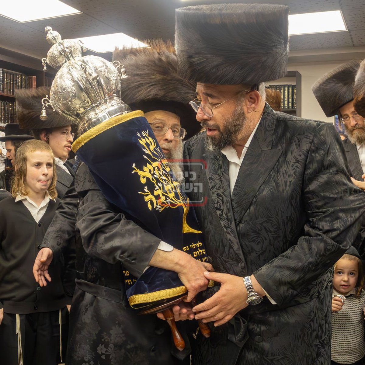 הכנסת ספר תורה לביהמ"ד פינסק קרלין בביתר