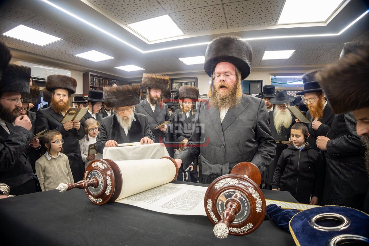 הכנסת ספר תורה לביהמ"ד פינסק קרלין בביתר