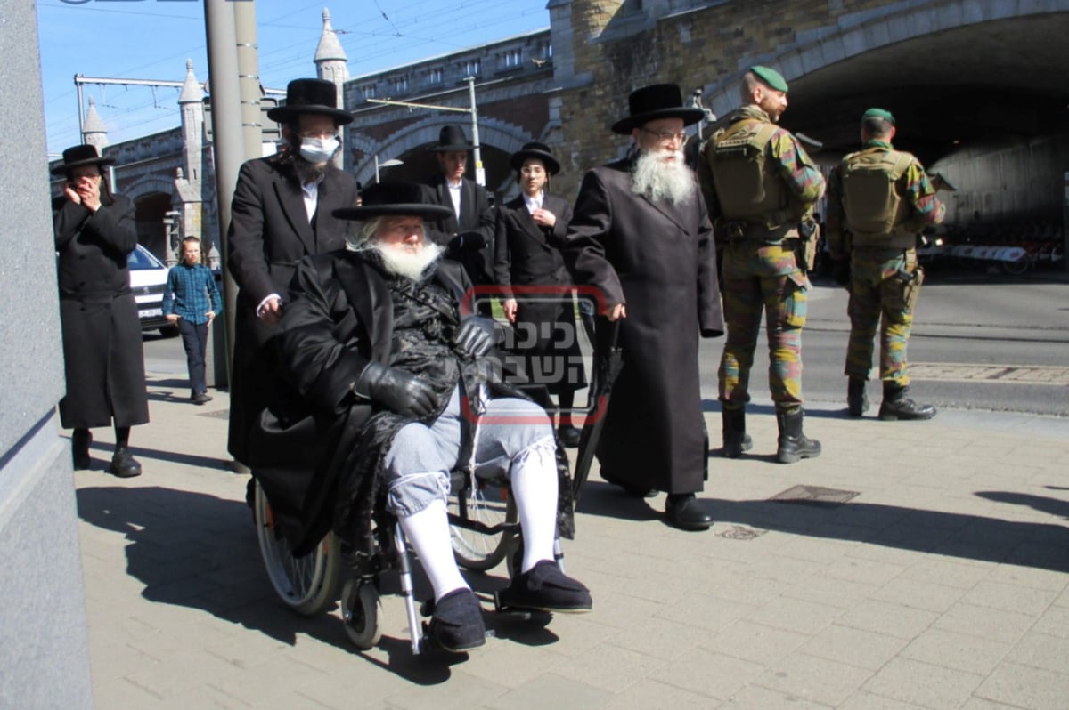 ברחובות אנטווערפן עם גיסו יבלחט"א האדמו"ר מפשעווארסק