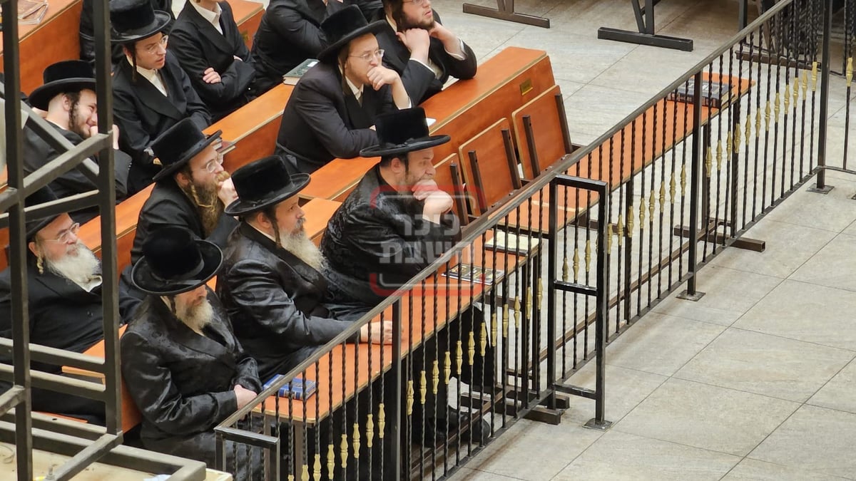 כינוס חיזוק בליל 'תענית אסתר' בחצה"ק ויז'ניץ