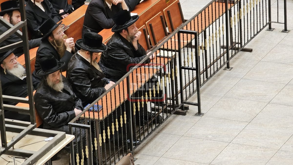 כינוס חיזוק בליל 'תענית אסתר' בחצה"ק ויז'ניץ