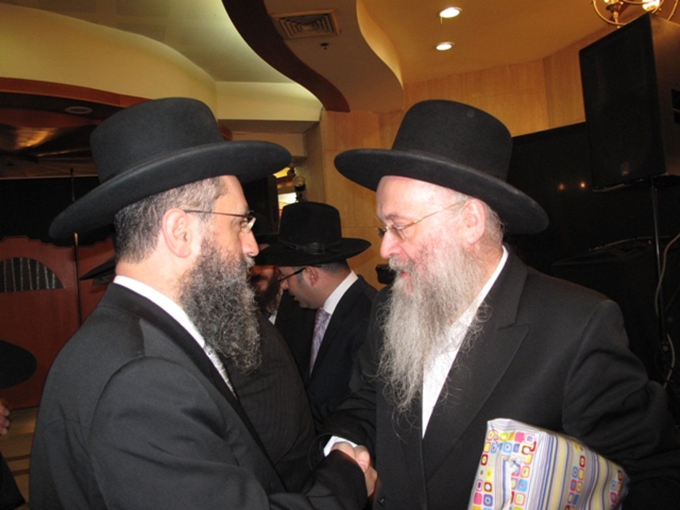 אתמול בירושלים: הגר"ע יוסף בבר-מצווה לנכדו