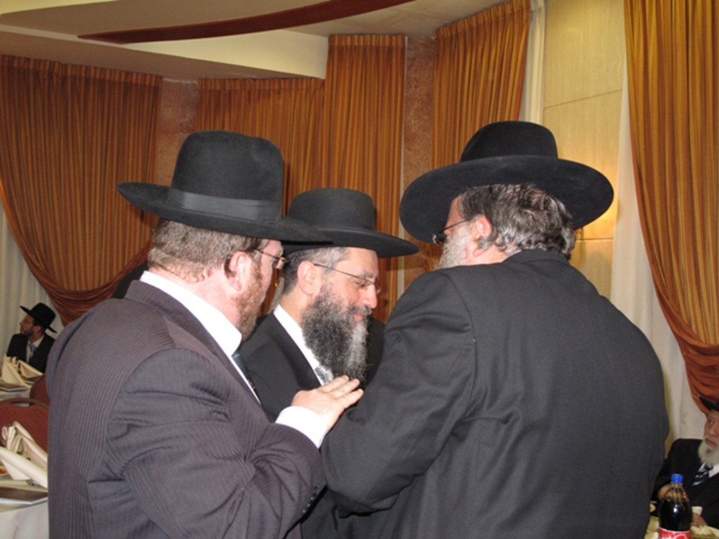 אתמול בירושלים: הגר"ע יוסף בבר-מצווה לנכדו