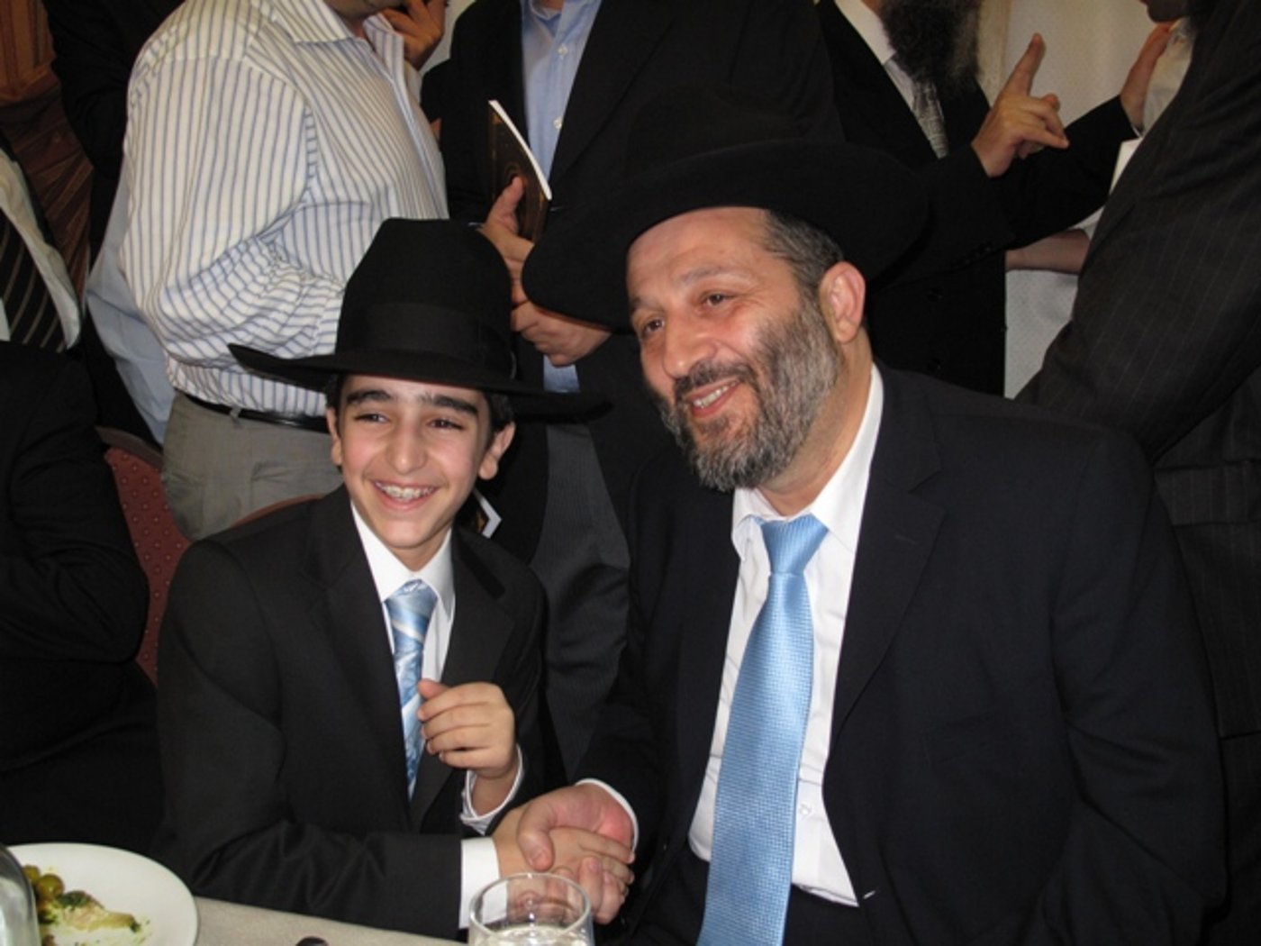 אתמול בירושלים: הגר"ע יוסף בבר-מצווה לנכדו