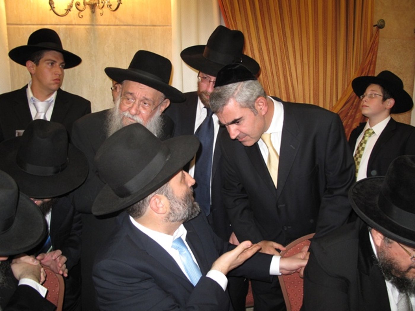 אתמול בירושלים: הגר"ע יוסף בבר-מצווה לנכדו