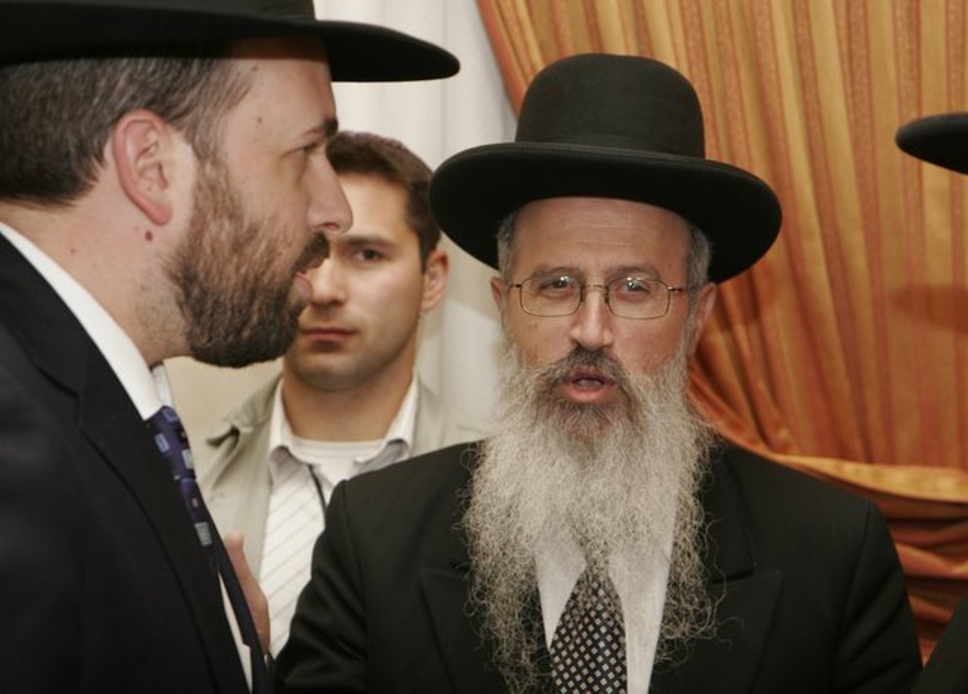 אתמול בירושלים: הגר"ע יוסף בבר-מצווה לנכדו