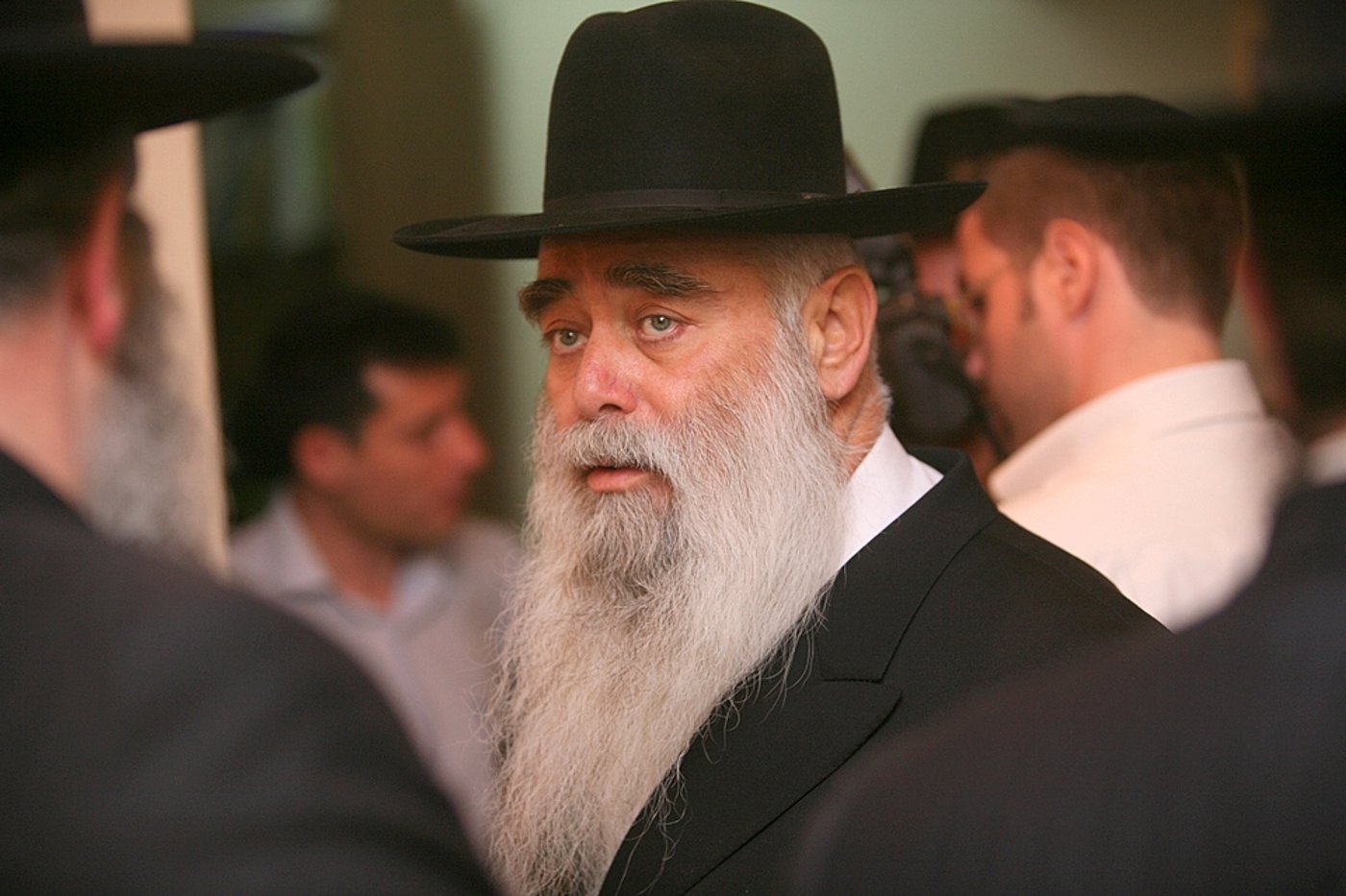ירושלים: הוכנס ספר-תורה לעילוי נשמת מרת דינה הגר