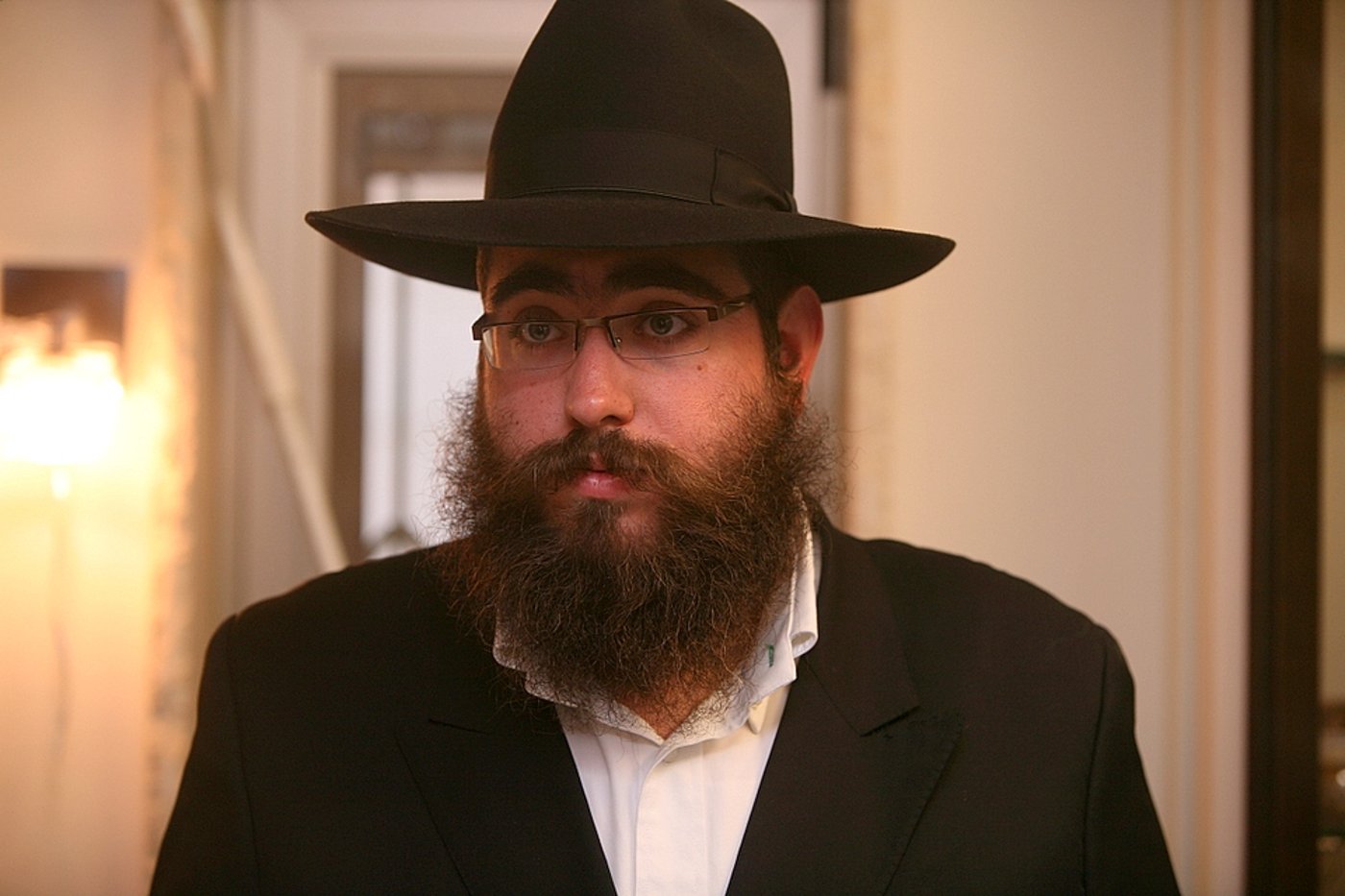 ירושלים: הוכנס ספר-תורה לעילוי נשמת מרת דינה הגר