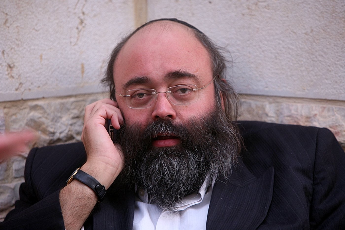 ירושלים: הוכנס ספר-תורה לעילוי נשמת מרת דינה הגר