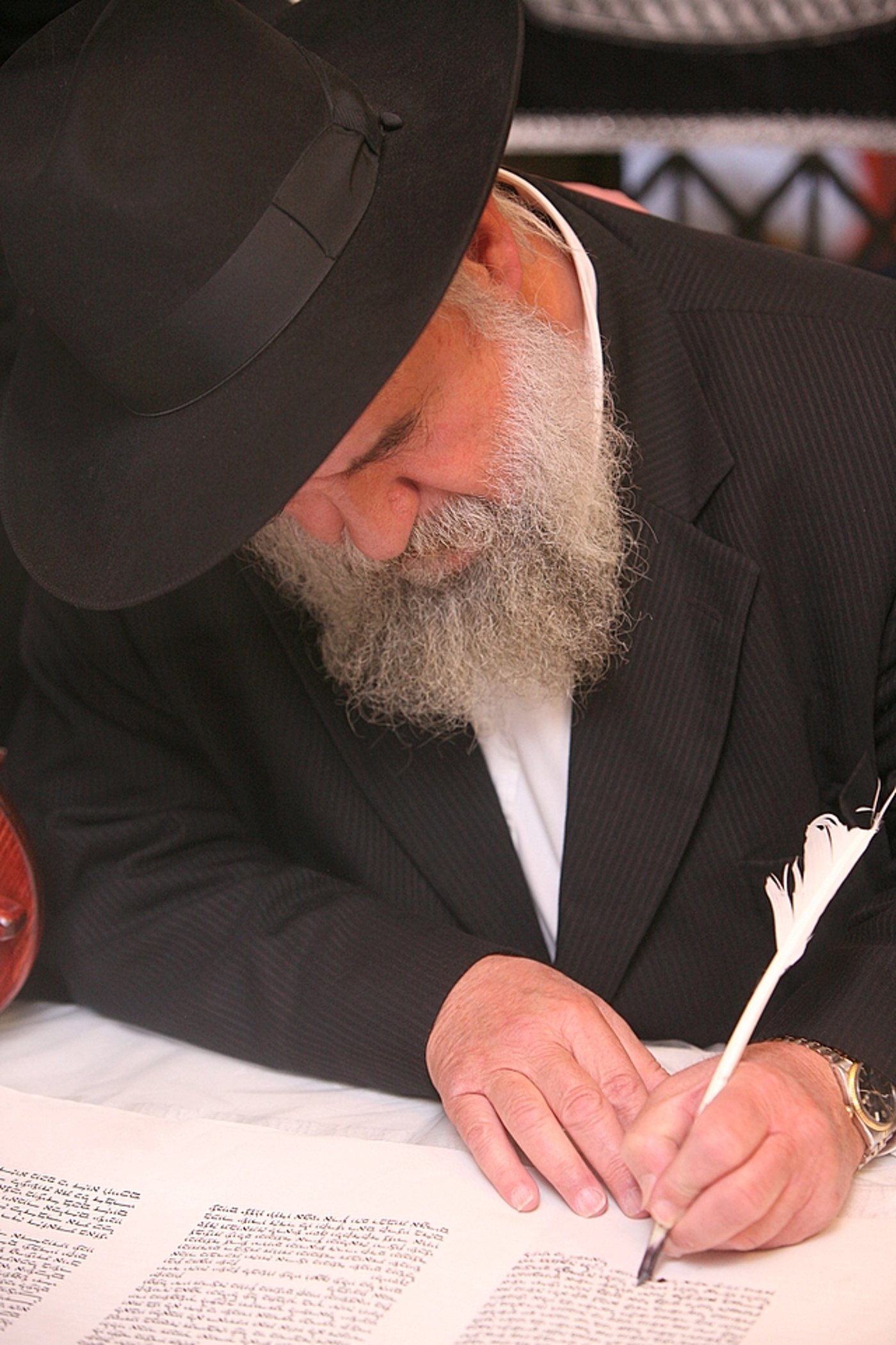 ירושלים: הוכנס ספר-תורה לעילוי נשמת מרת דינה הגר