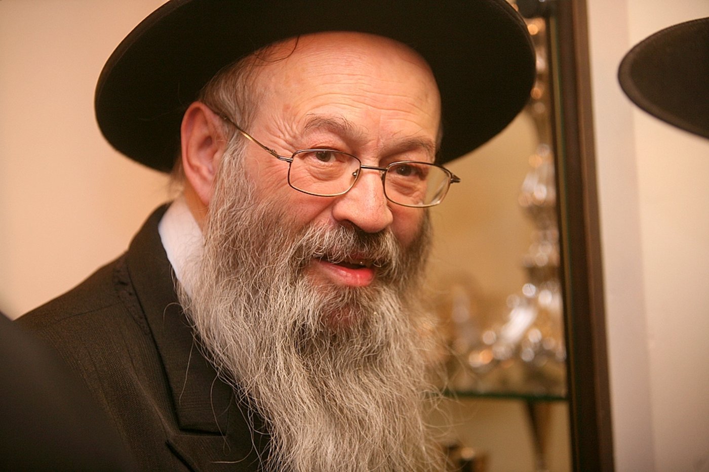 ירושלים: הוכנס ספר-תורה לעילוי נשמת מרת דינה הגר