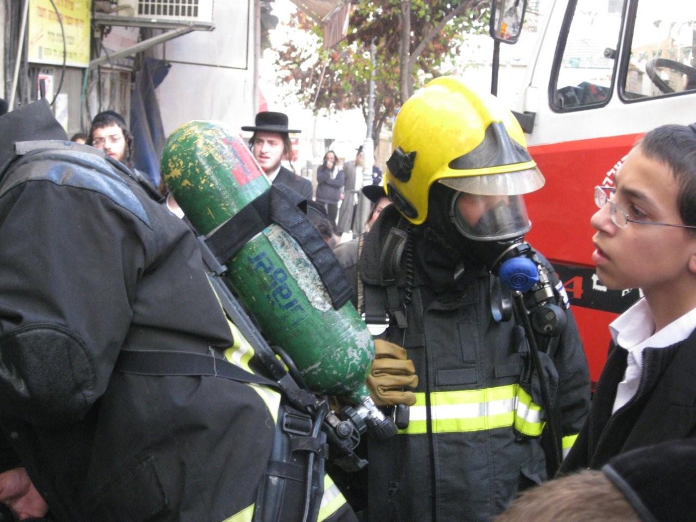 בערב שבת: מאה שערים בערה
