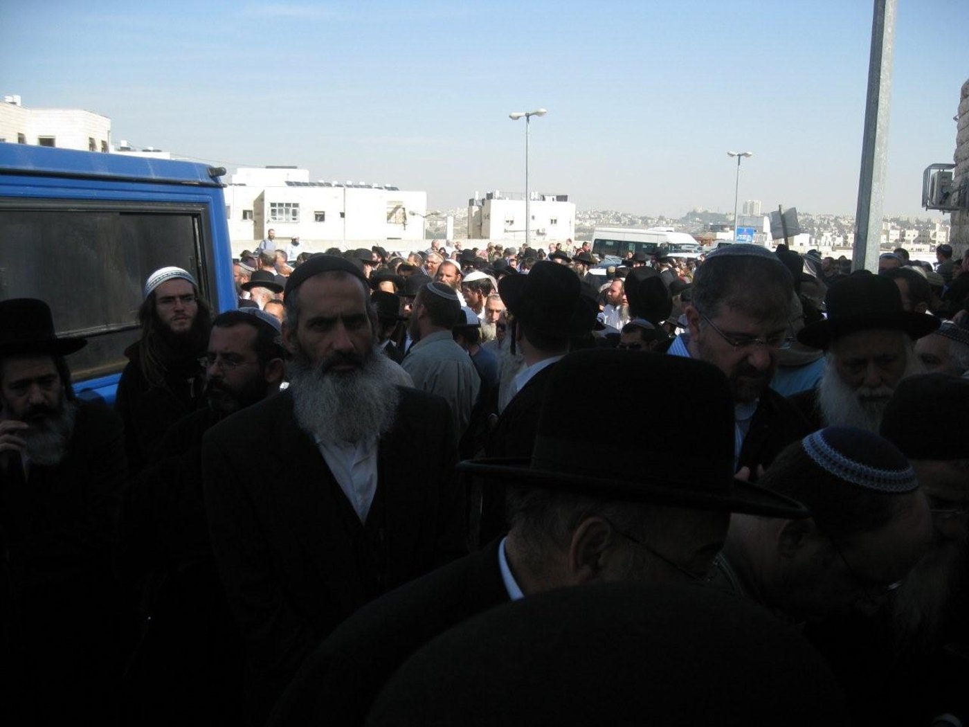 "לא ננקום, כי אנחנו יהודים, אנחנו קדושים, בני-אדם"