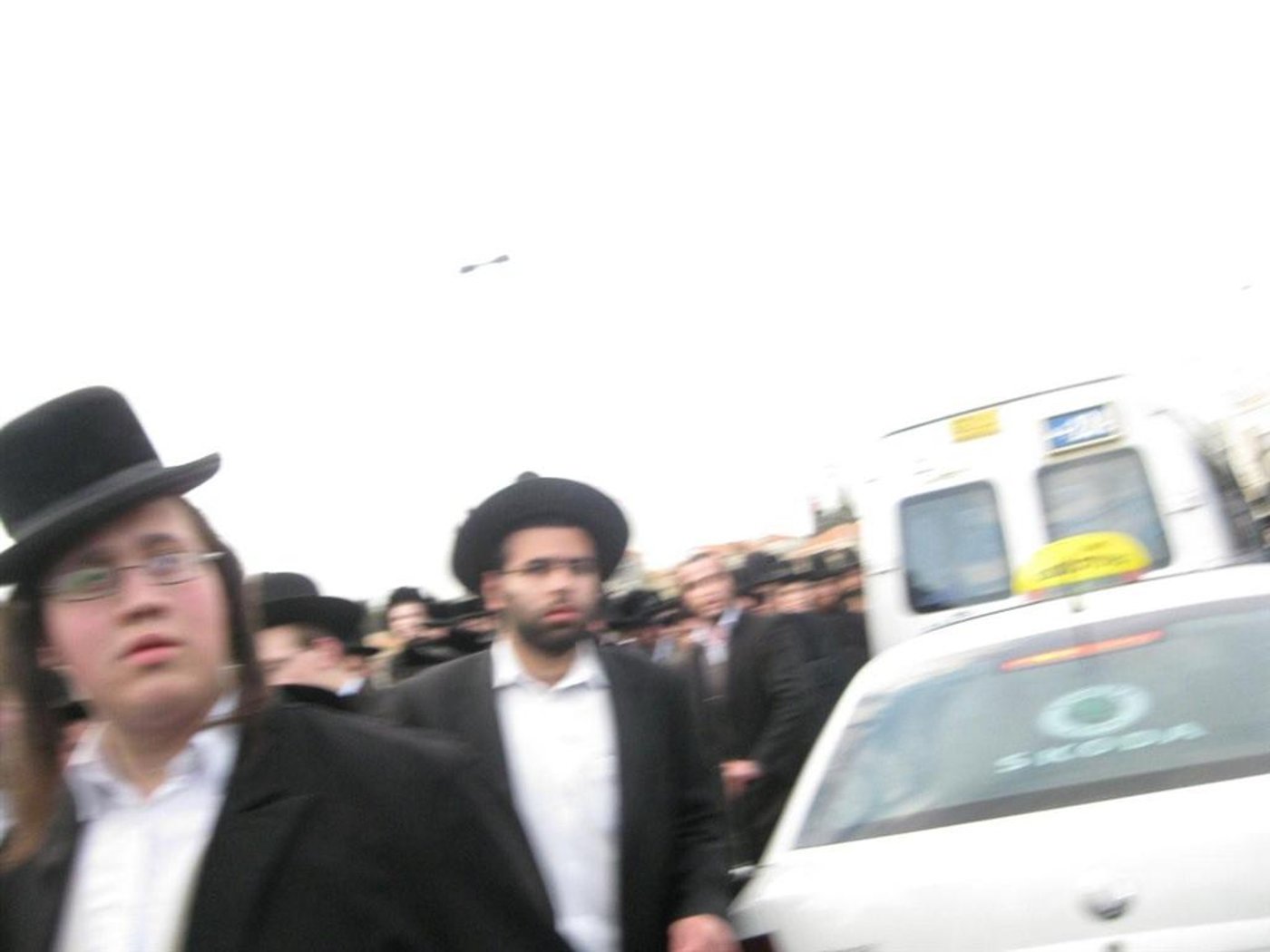 אלפים בהלווית מרן כ"ק האדמו"ר מזוויעהל זצ"ל