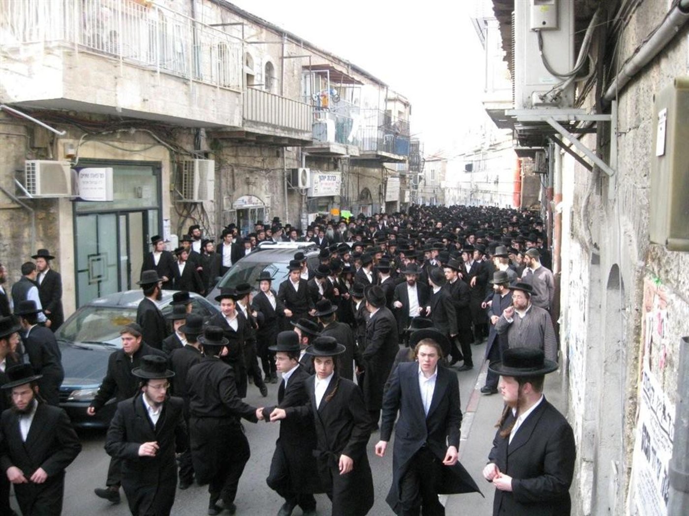 אלפים בהלווית מרן כ"ק האדמו"ר מזוויעהל זצ"ל