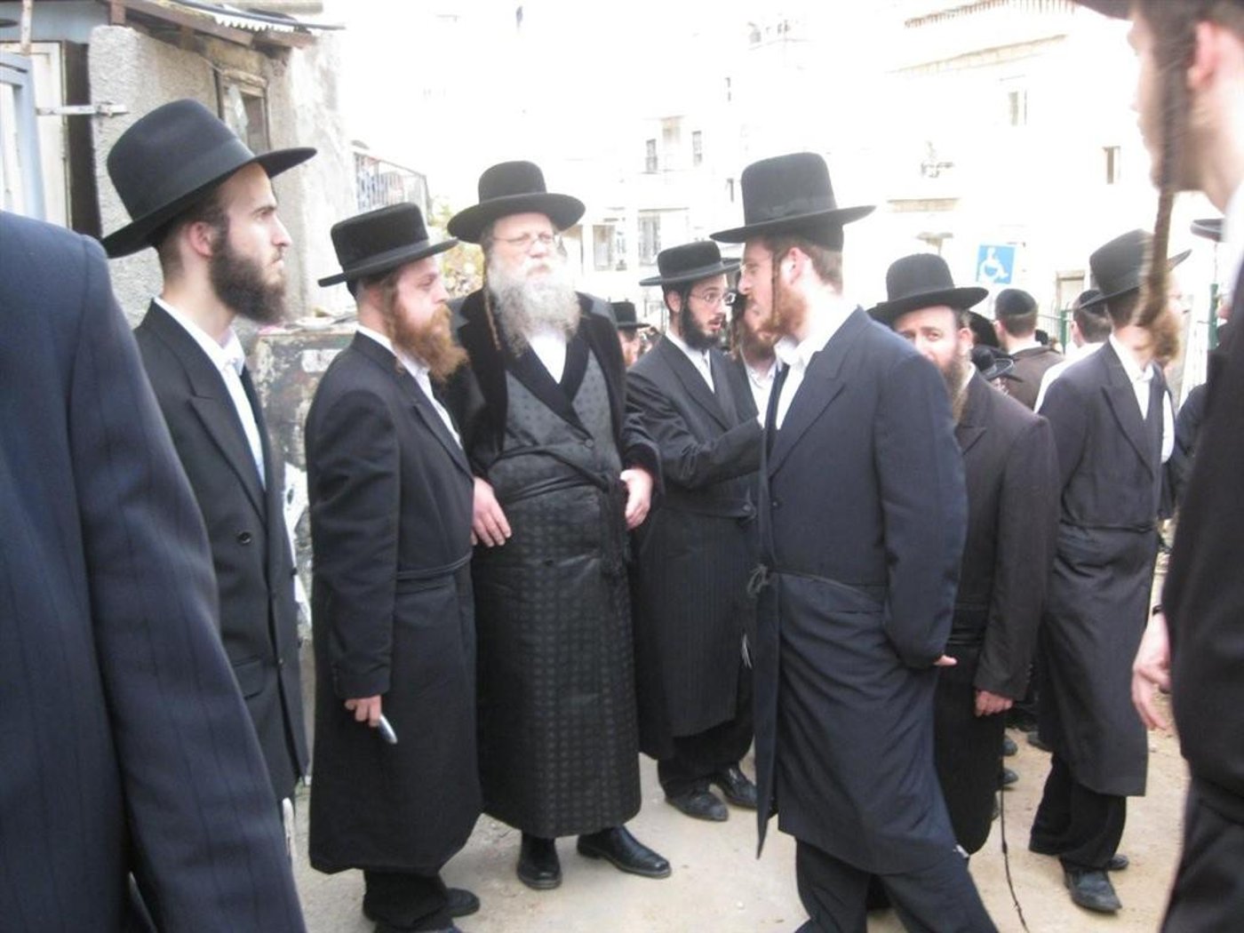 אלפים בהלווית מרן כ"ק האדמו"ר מזוויעהל זצ"ל