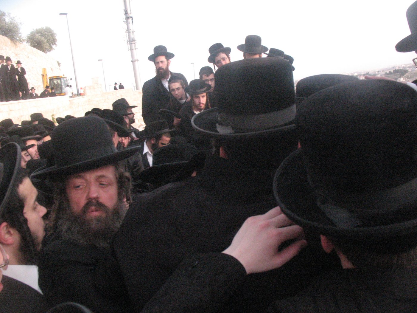 אלפים בהלווית מרן כ"ק האדמו"ר מזוויעהל זצ"ל