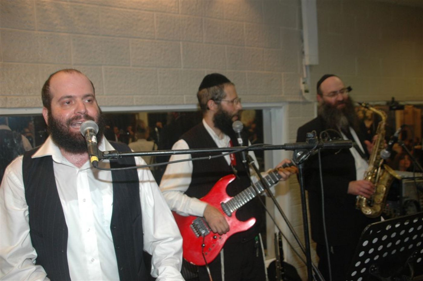 מצלם ושר: יהודה גרובייס מציג את תזמורת "מרקדים"