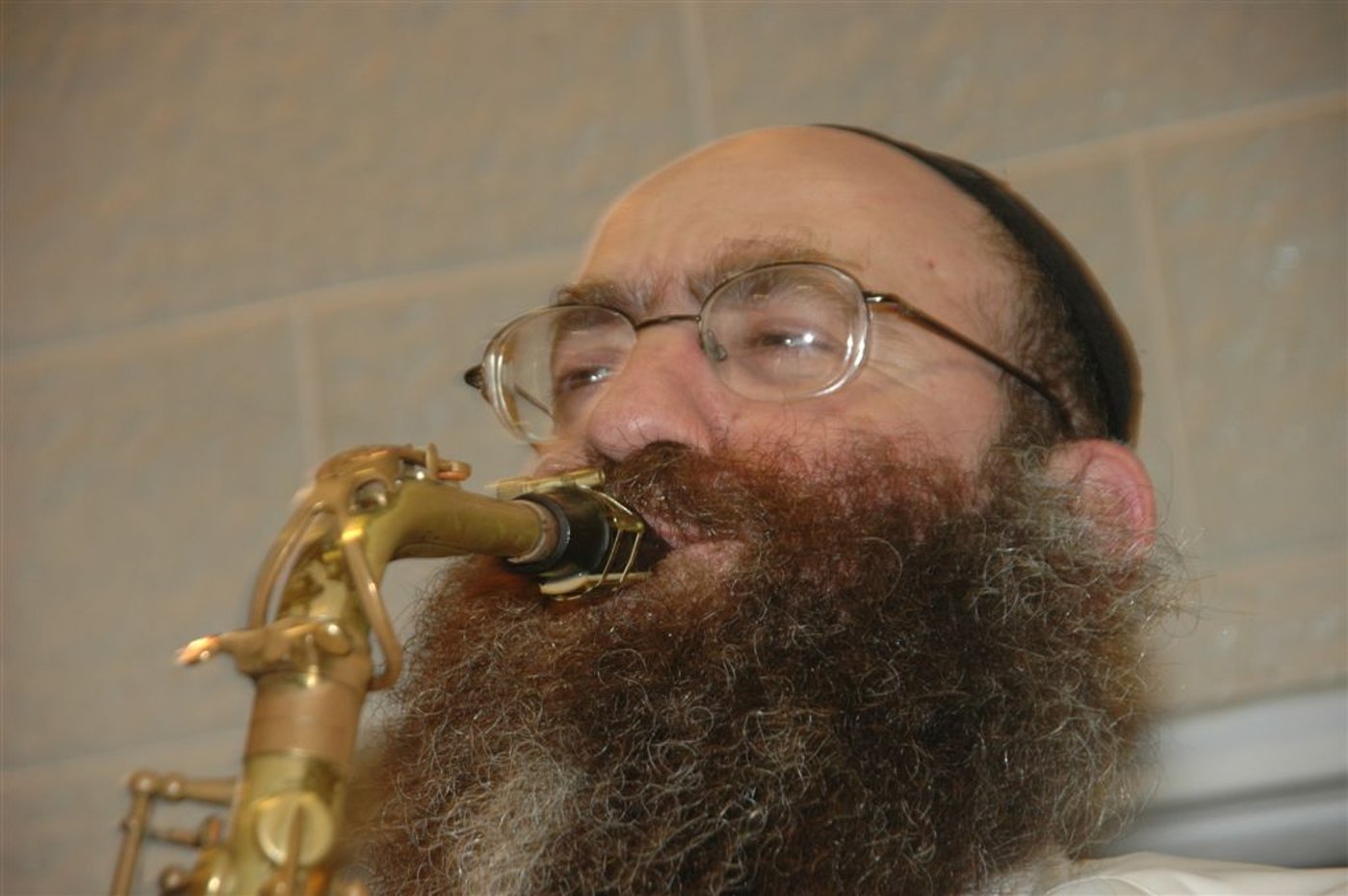 מצלם ושר: יהודה גרובייס מציג את תזמורת "מרקדים"