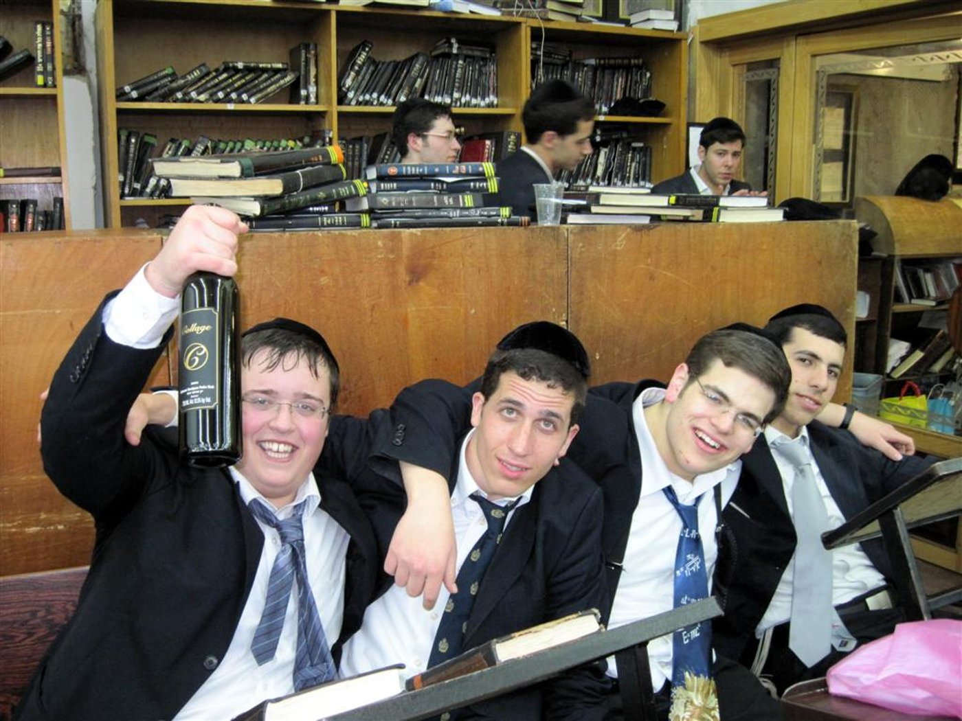 במשתה היין בישיבת 'בית מתתיהו'