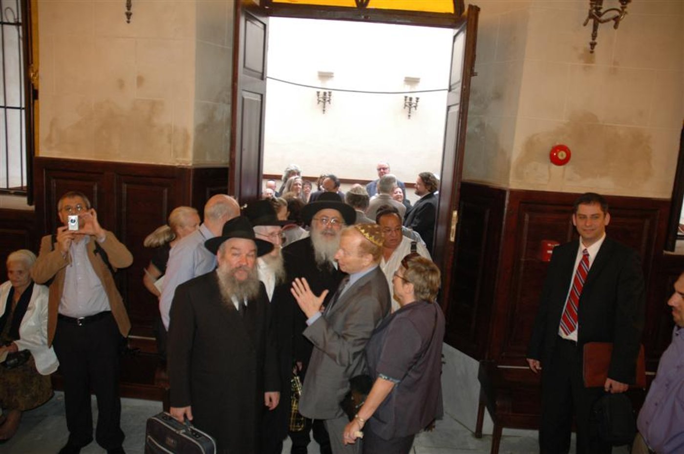גלריית ענק: חונכים בית-כנסת במצרים