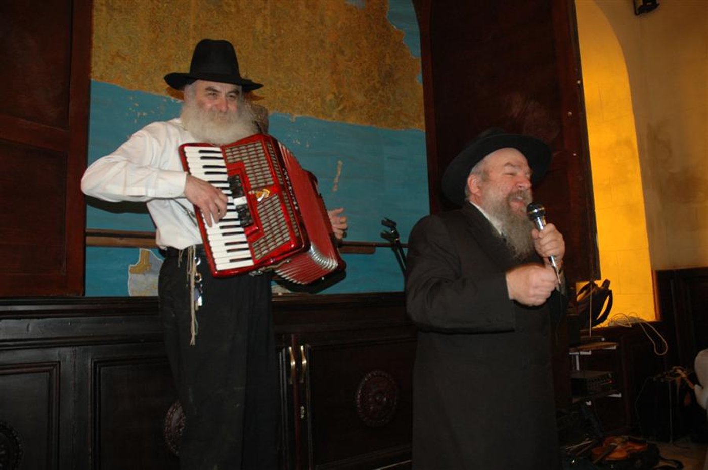 גלריית ענק: חונכים בית-כנסת במצרים