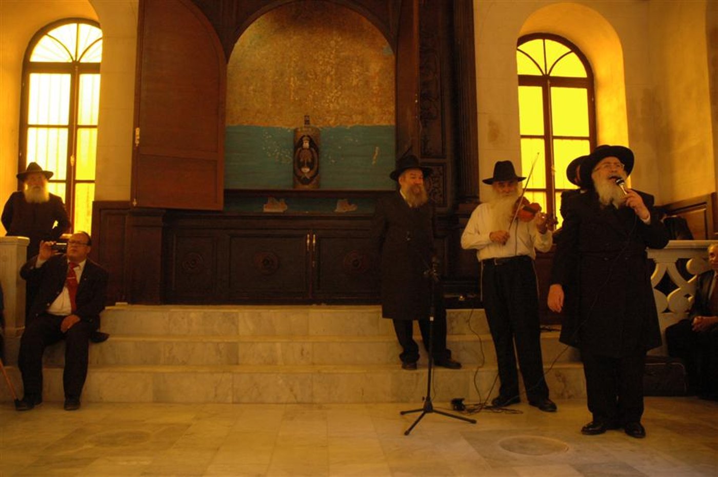 גלריית ענק: חונכים בית-כנסת במצרים