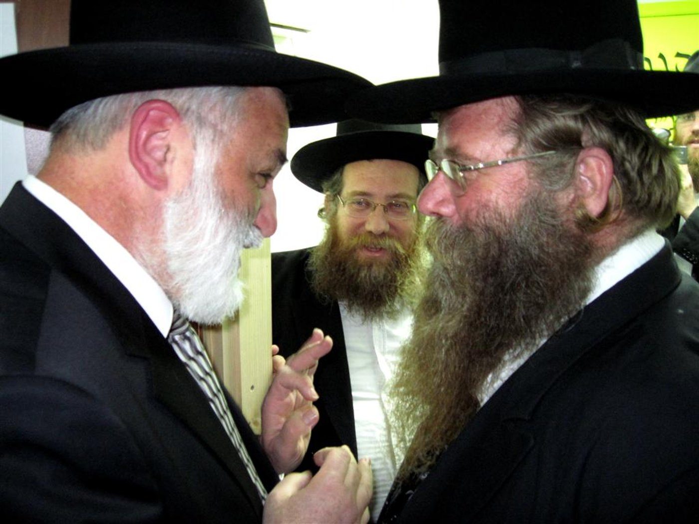 קביעת מזוזה בבית ההוראה החדש, בהשתתפות הגאון הרב חיים קנייבסקי