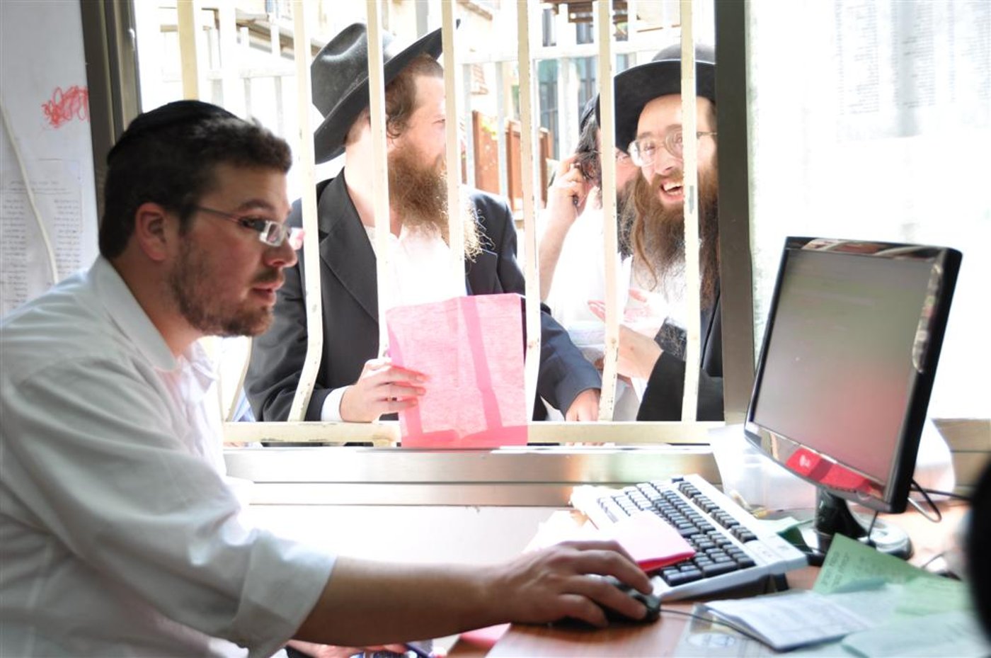 מחמם את הלב: ערב פסח, בני-ברק
