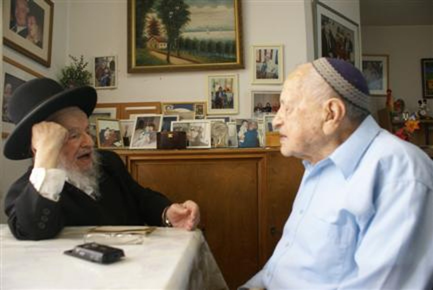 בנו של ראש-הממשלה במפגש זכרונות לצד סבא