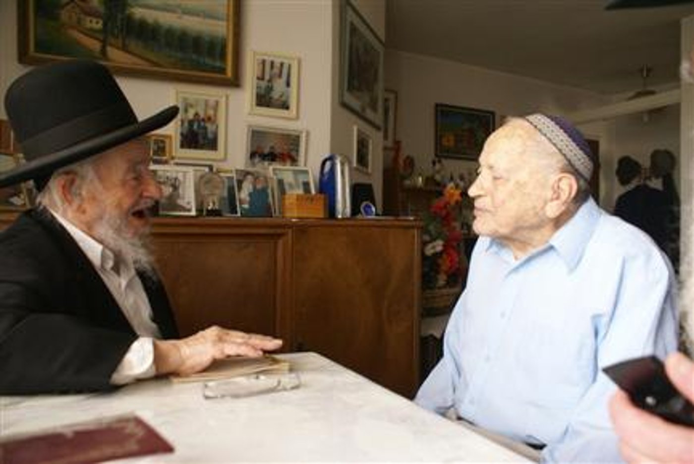 בנו של ראש-הממשלה במפגש זכרונות לצד סבא