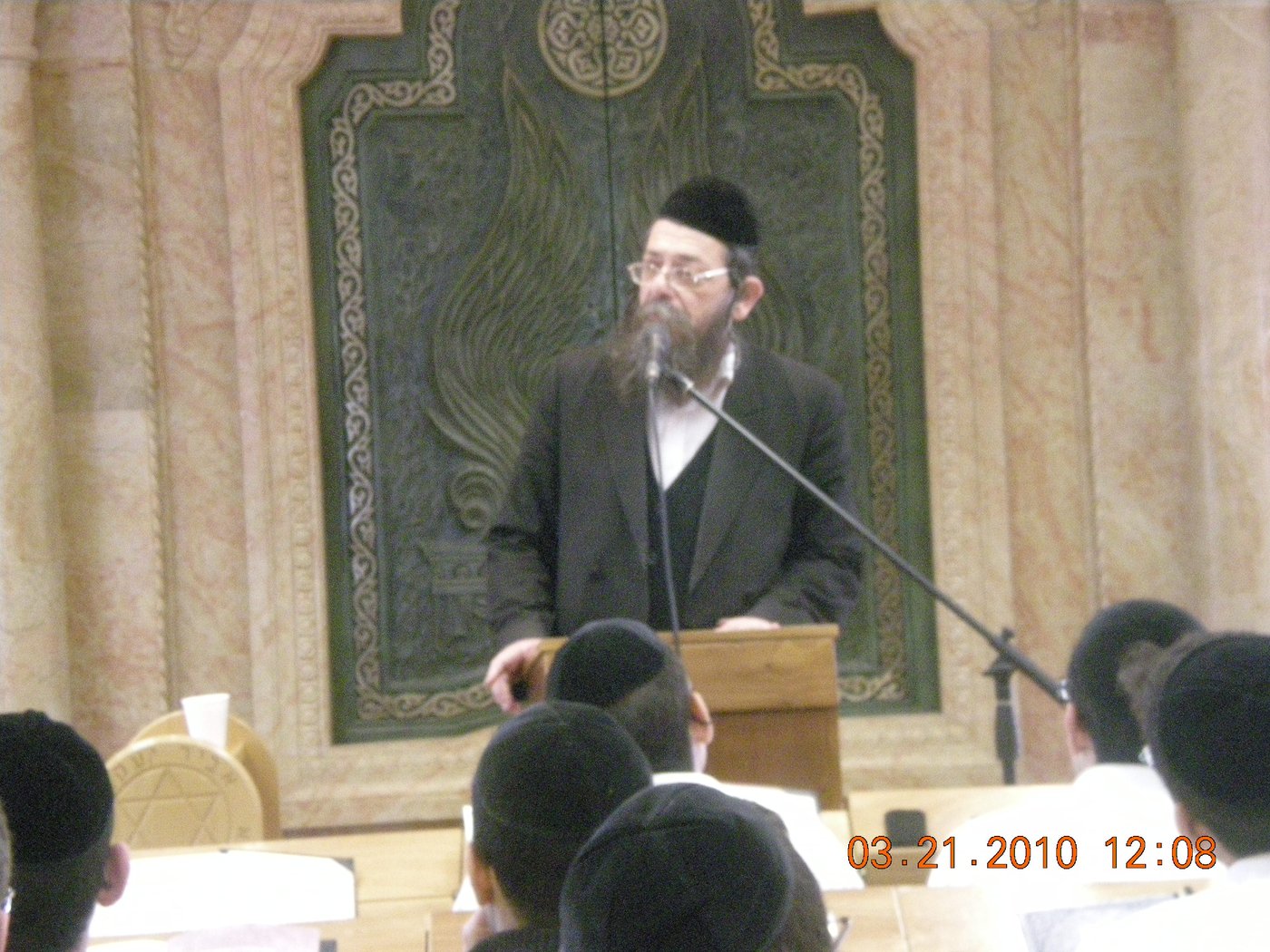התגלה: קרן התומכת במיסיון מימנה את ישיבת ´בין הזמנים´
