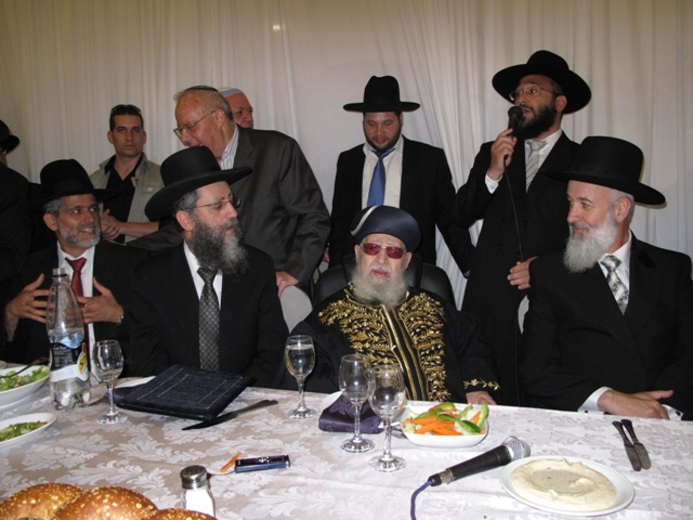 הקפאה בבירה? סיעת ש"ס חגגה בשמחת נכד הגר"ע