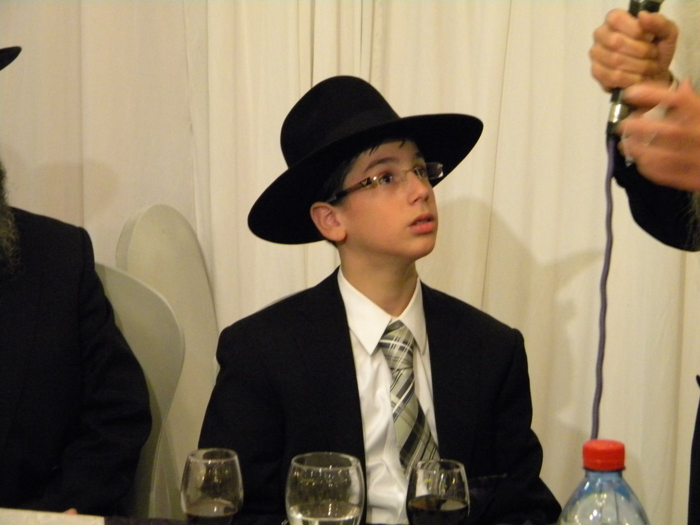 הקפאה בבירה? סיעת ש"ס חגגה בשמחת נכד הגר"ע