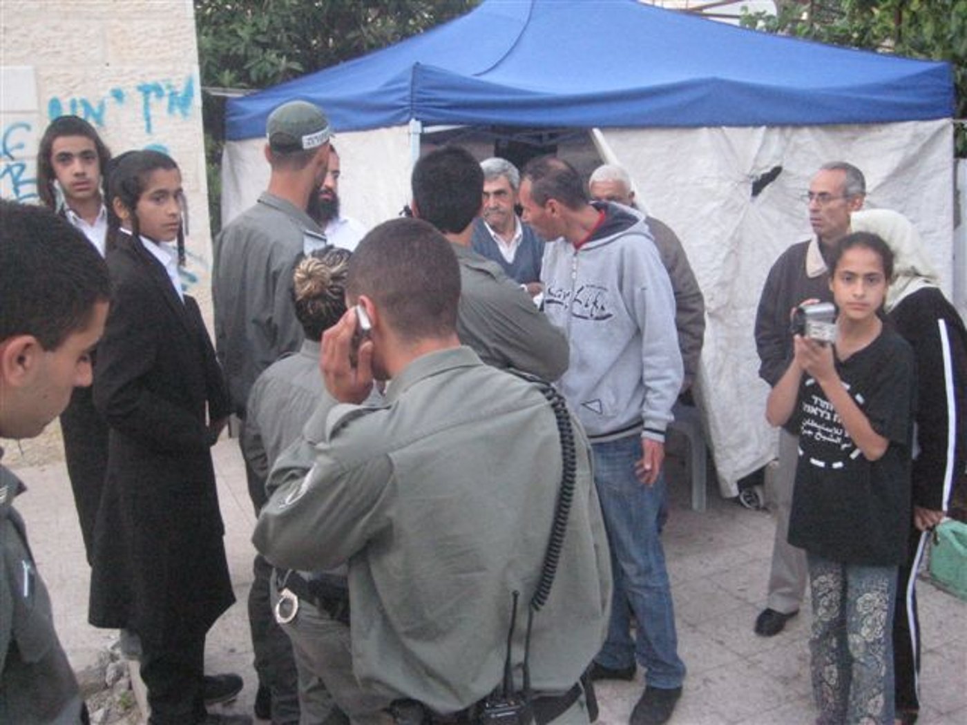 פרובוקציה בבירה: ערבים מניפים את דגלי אש"ף