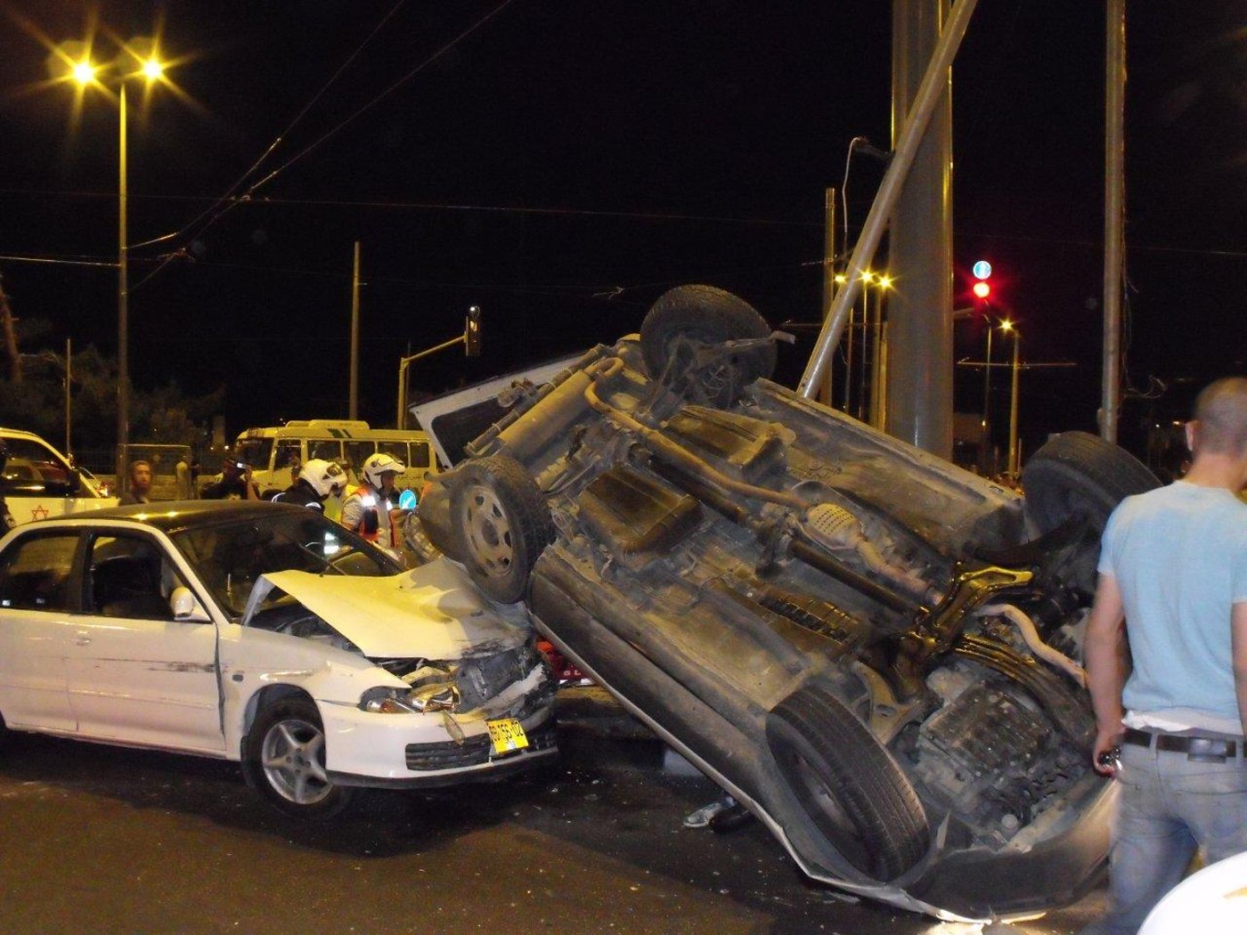 ערבים ברחו מהמשטרה ופצעו משפחה דתית