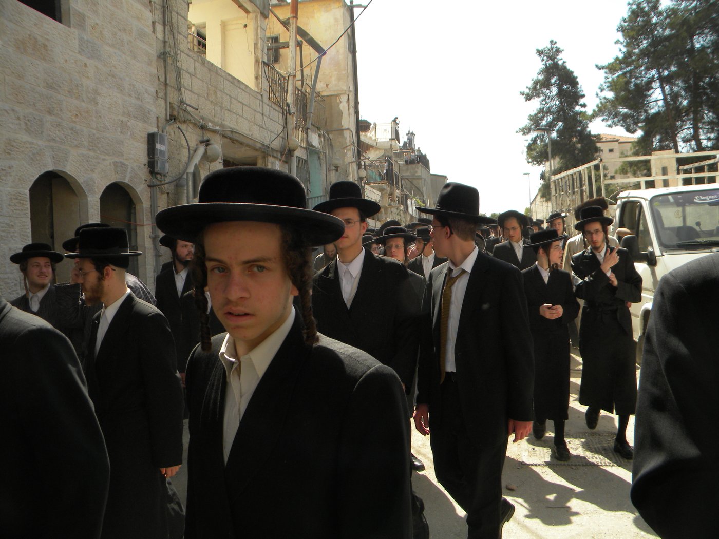 המונים בעצרת ענק בבירה: נמלא בגאון את בתי-הכלא