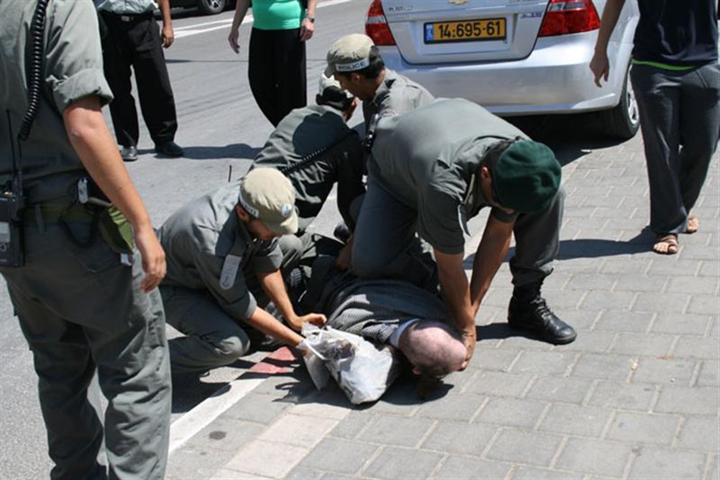 תיעוד מיוחד: כך עוצרים חרדים ביפו