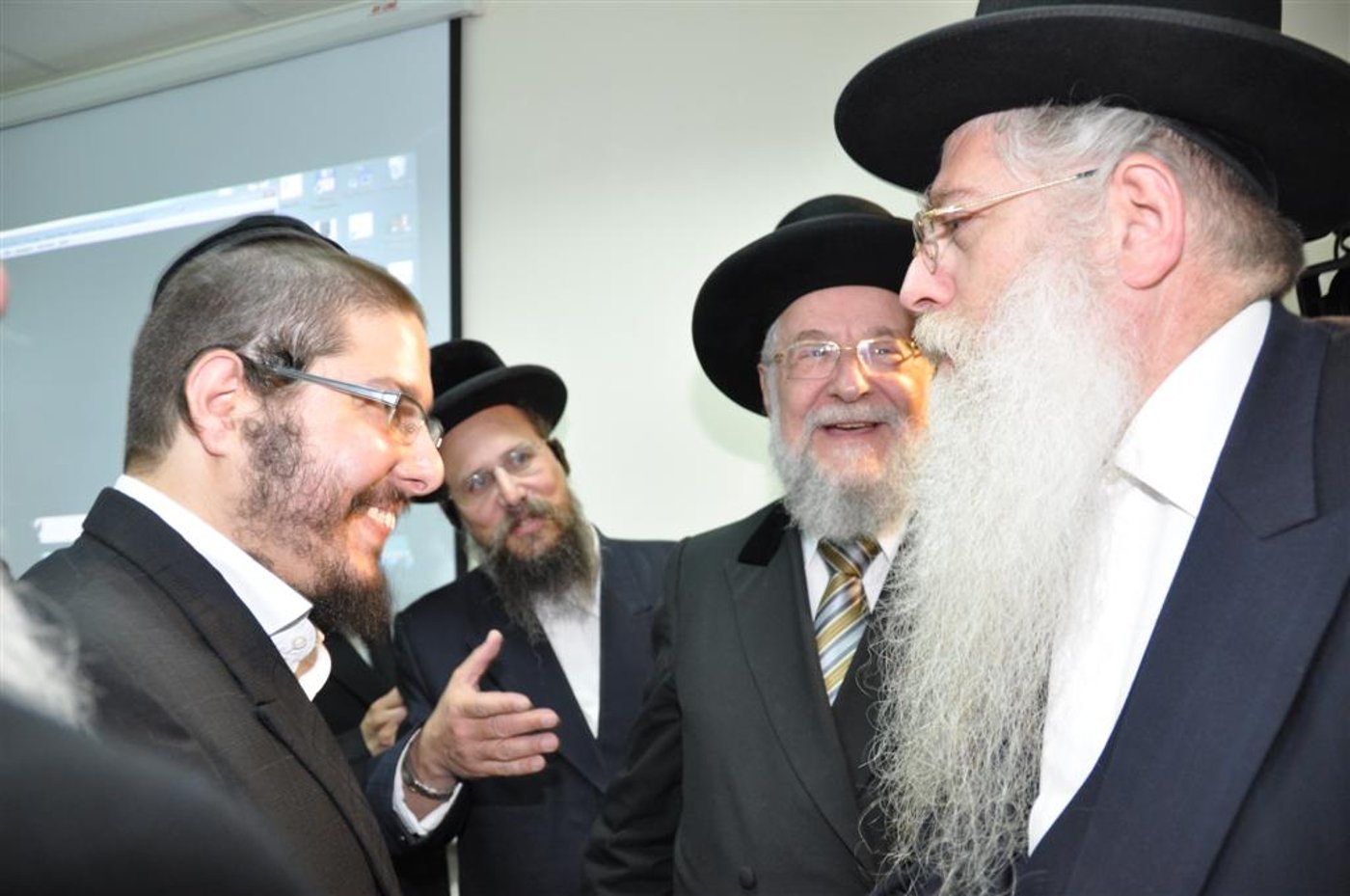 הרב ישראל מאיר לאו: "החרדים רוצים לעבוד, אבל החילונים לא רוצים אותנו"