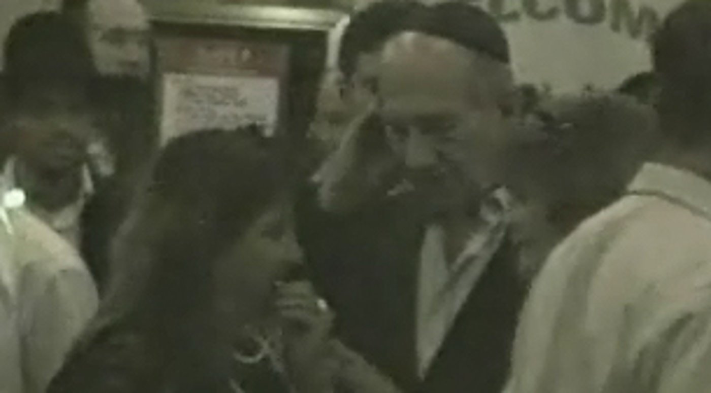 אולמרט משוחח עם זקן, אמש