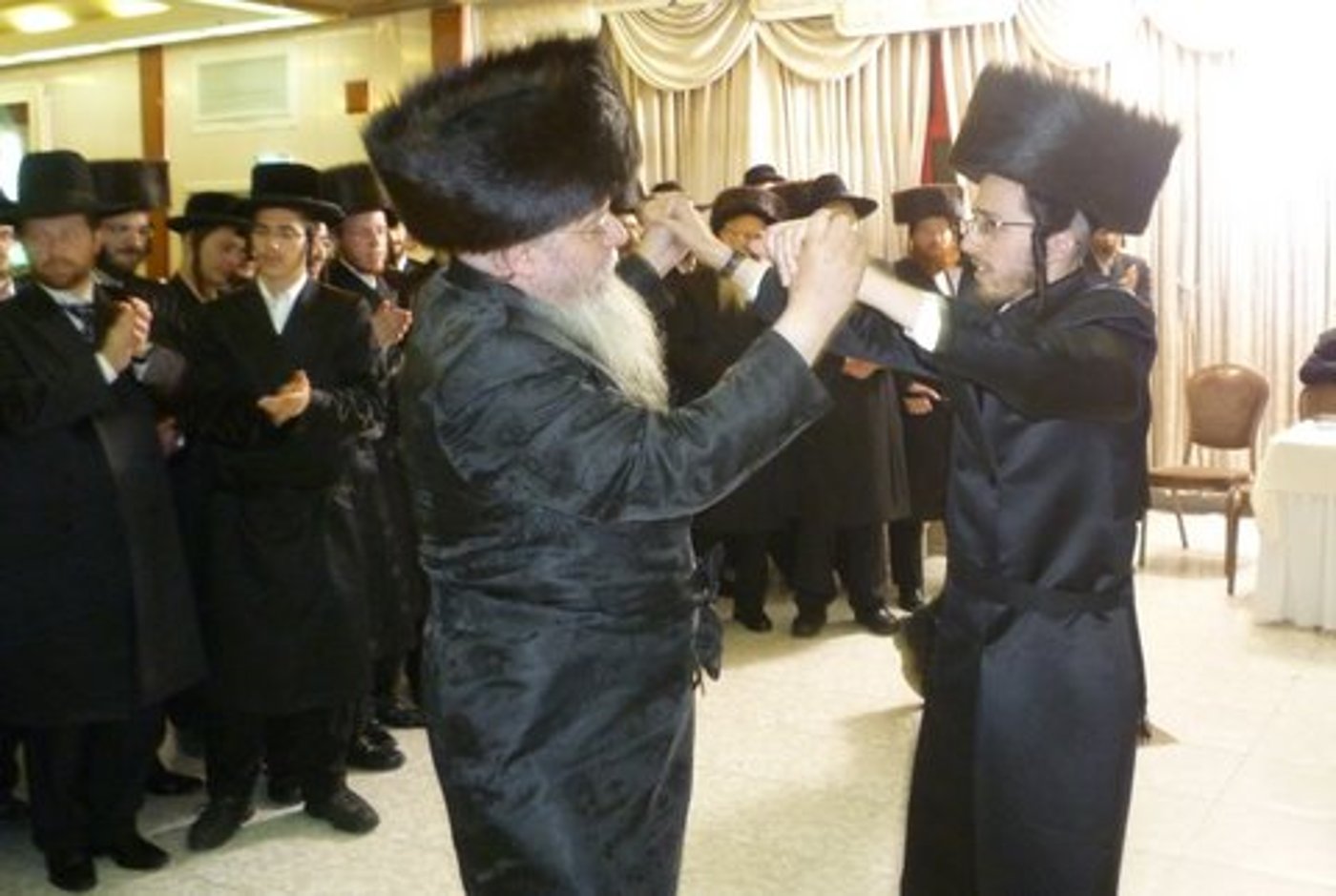 צפו בתמונות: כ"ק האדמו"ר מבאסטאן ב"מצווה טאנץ"