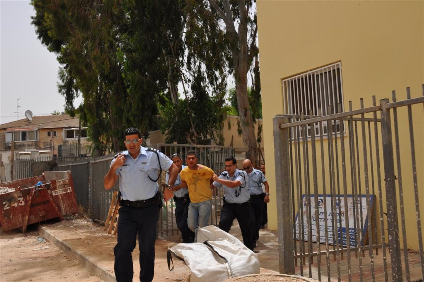 בהלה בסמינר אלקיים בבני-ברק: ערבי חדר אל הסמינר - ונעצר