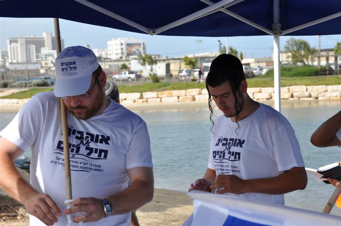 צפו: יחידת הצוללנים של זק"א במפגן תמיכה רטוב בחיילי השייטת
