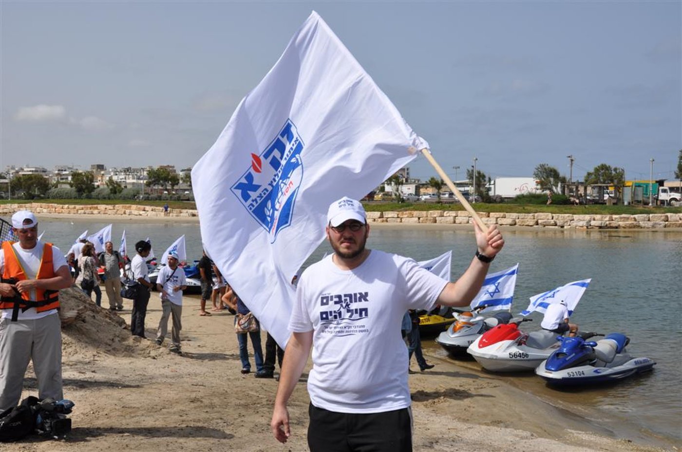 צפו: יחידת הצוללנים של זק"א במפגן תמיכה רטוב בחיילי השייטת