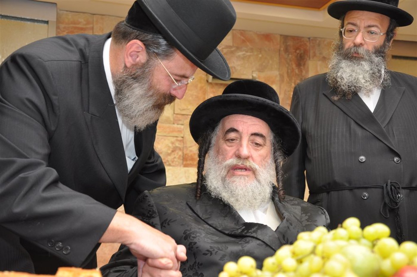 הגר"י הגר בחנוכת בית דיור לקשישים: "למלא בתוכן ראוי את זמנם של הקשישים"
