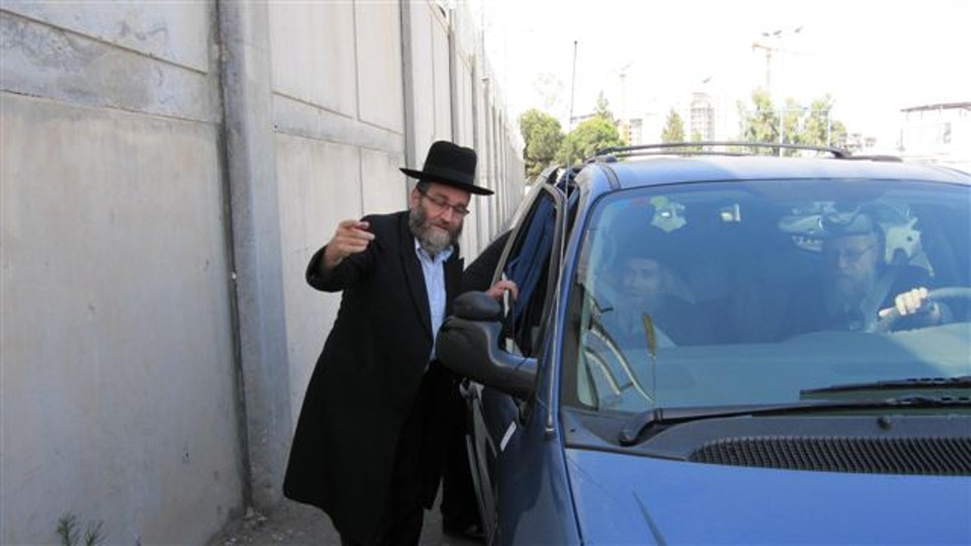 תמונות: הגראי"ל נכנס  ל"מעשיהו"